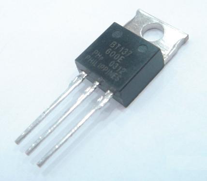 Transistor BT137