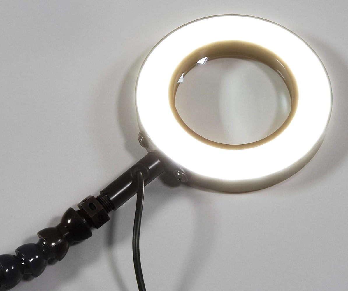 Aiutante HM-6 a 6 bracci lampada d'ingrandimento a LED molto fle - Clicca l'immagine per chiudere